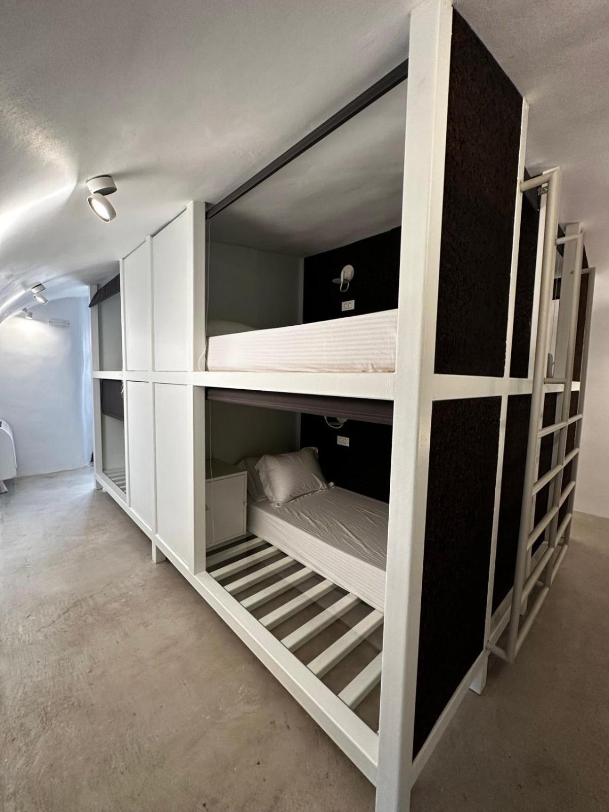 Hostel 16 Oia Εξωτερικό φωτογραφία